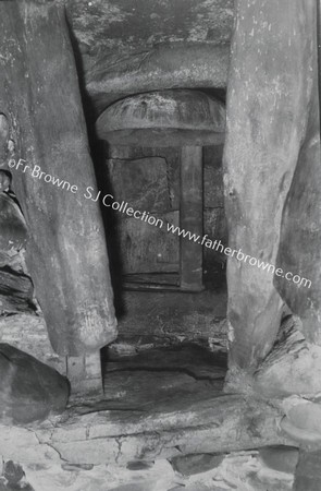 NEWGRANGE INTERIOR  EASTERN CHAMBER WITH BOWLS